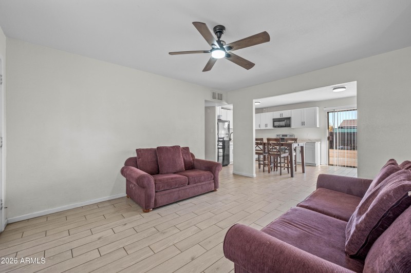 3007 N 81st Ave, Phoenix, AZ 85033-6