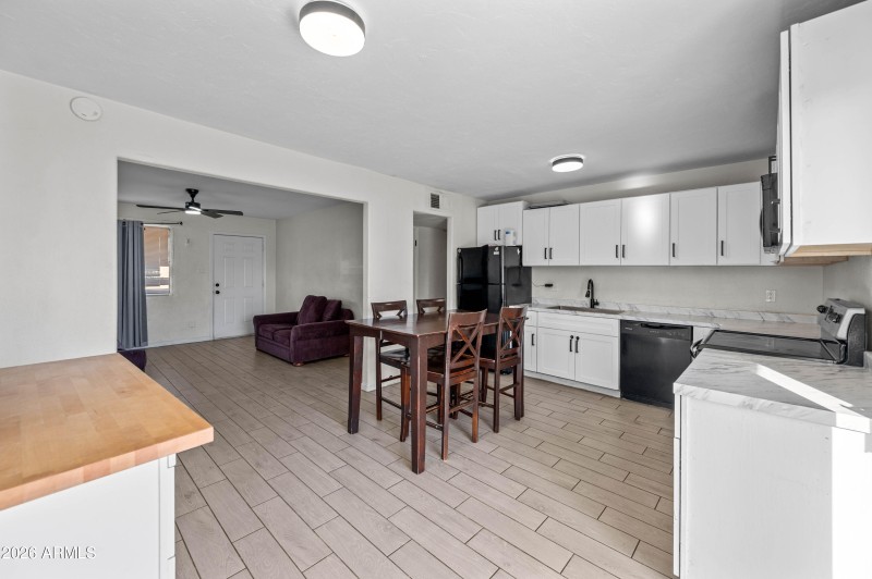 3007 N 81st Ave, Phoenix, AZ 85033-8