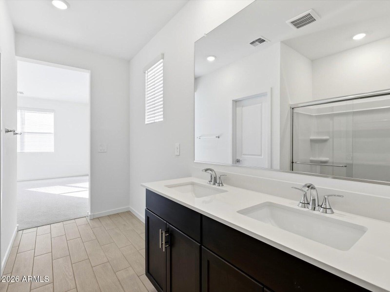 12-48900d2d-78c9-489d-a30c-4c7cd6c80d5a