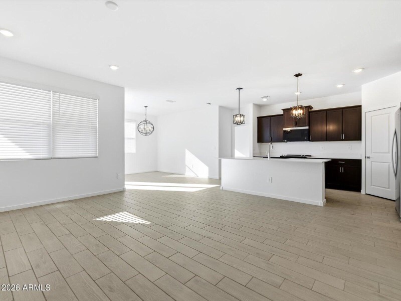 15-b89bdfc2-4762-4b7c-ba9d-52ff9e2110bb