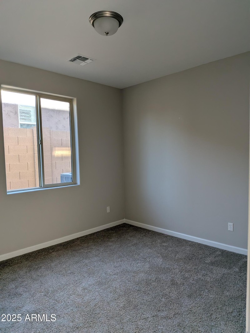 PXL_20251211_220931266