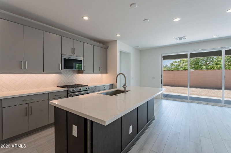 182-web-or-mls-Carlisle-15