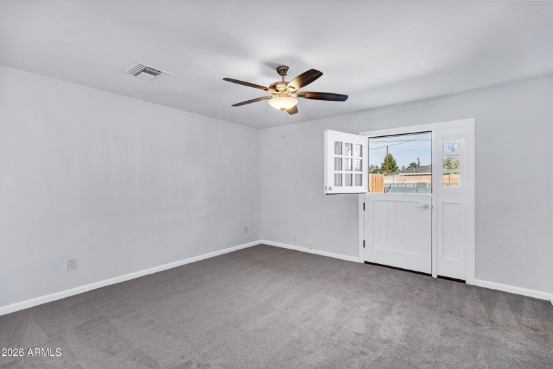 3046 E Glenrosa Ave-27