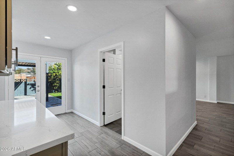 3046 E Glenrosa Ave-19