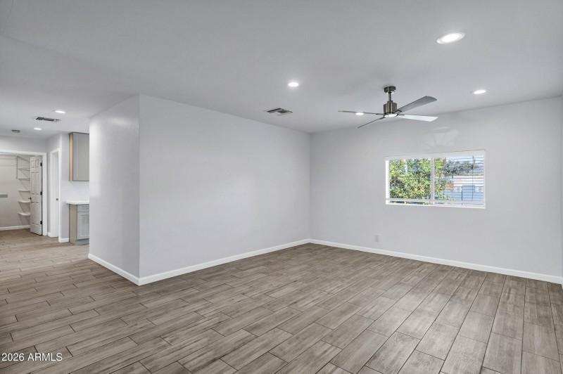 3046 E Glenrosa Ave-16