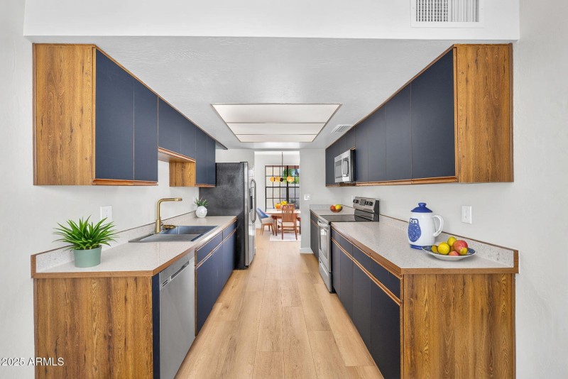 106-web-or-mls-collov-ai_20250923165230_