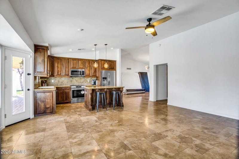 10645 E Mercer Ln-12