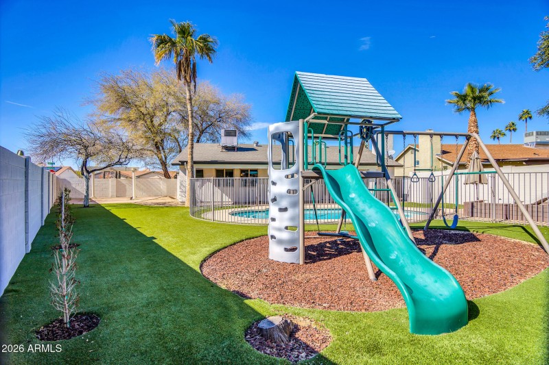 10645 E Mercer Ln-35