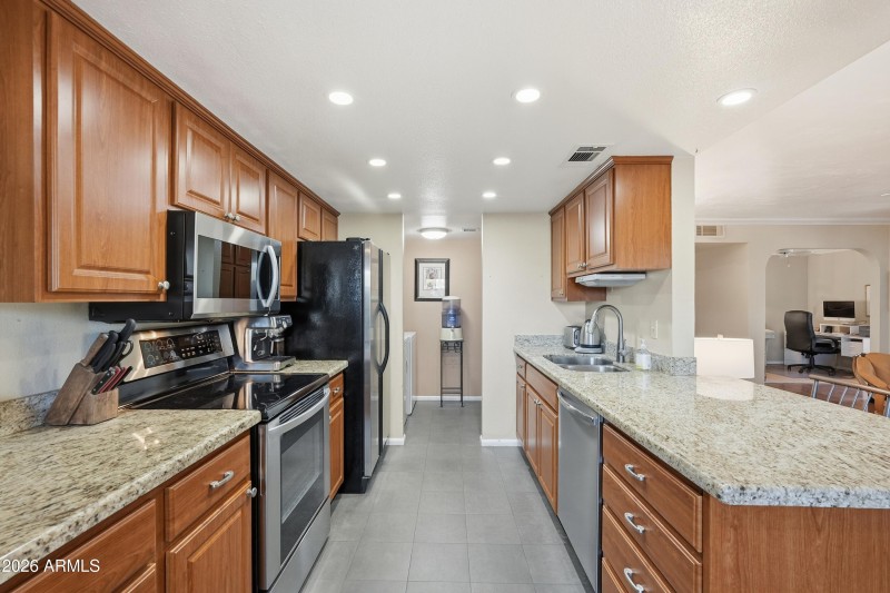 Kitchen island ope to living