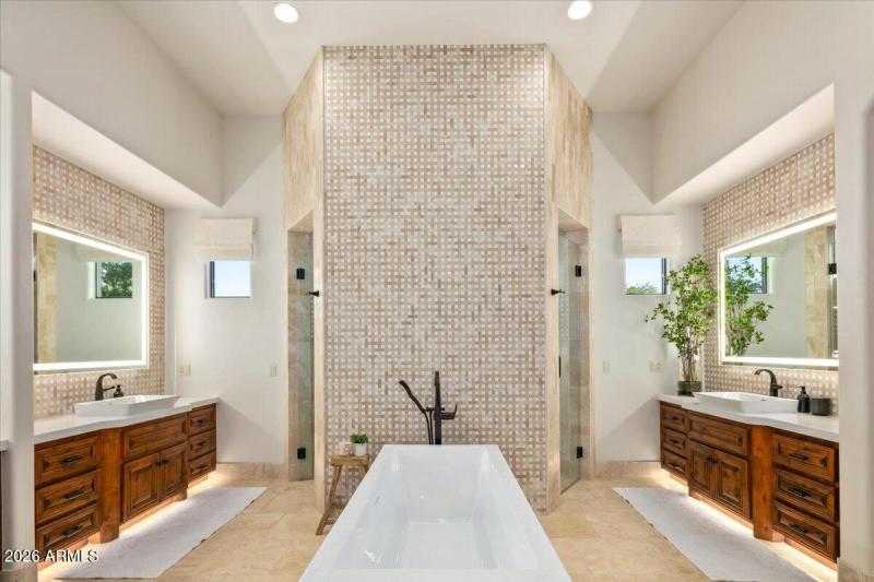 30-Primary Bath & Vanities