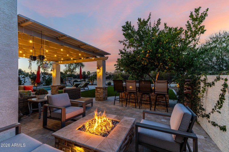 3 different areas to sit and hangout