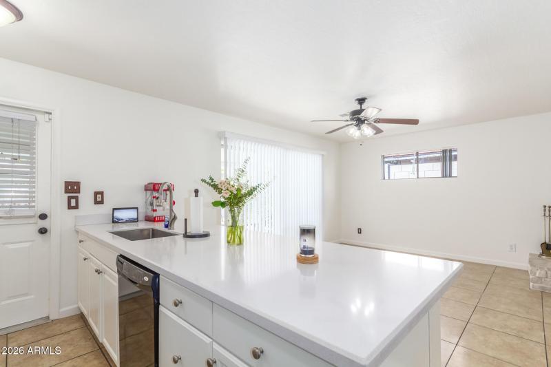 Kitchen breakfast bar