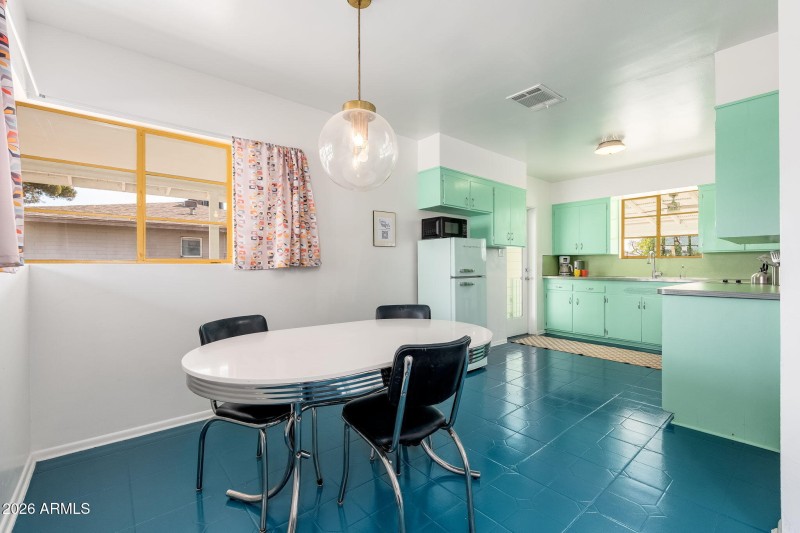 805 E Jackson Ave - 06