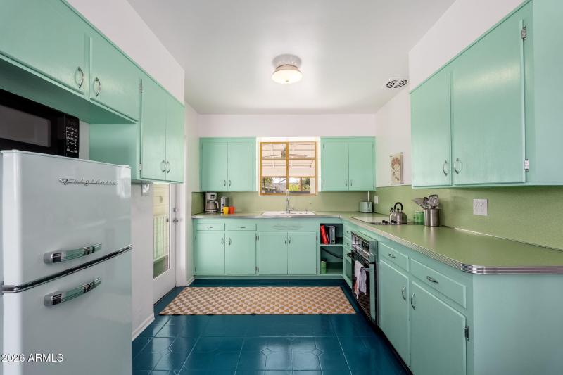 805 E Jackson Ave - 08