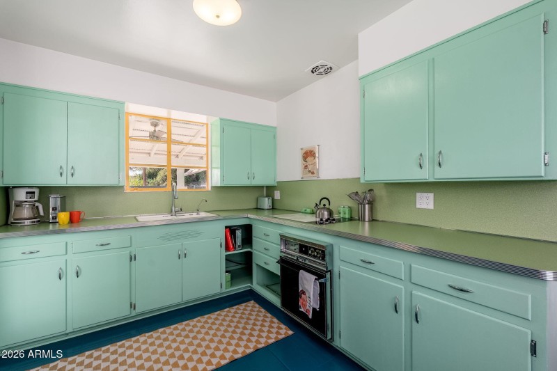 805 E Jackson Ave - 09