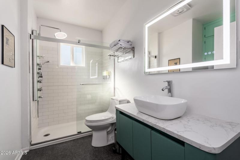 805 E Jackson Ave - 12