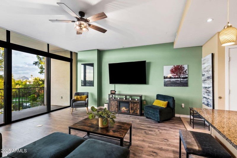 006__208 W Portland St UNIT360