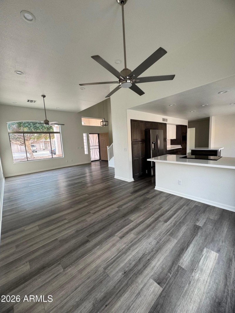 Kitchen : Family room