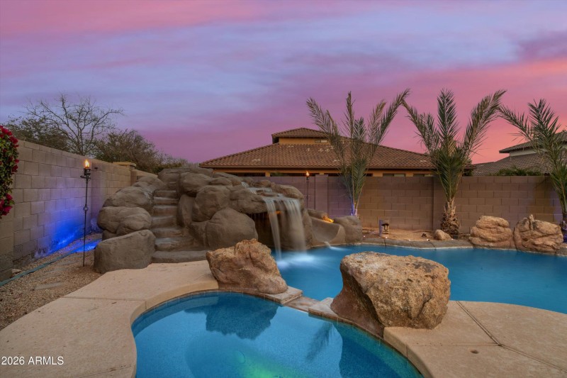 77-Backyard Twilight Photo