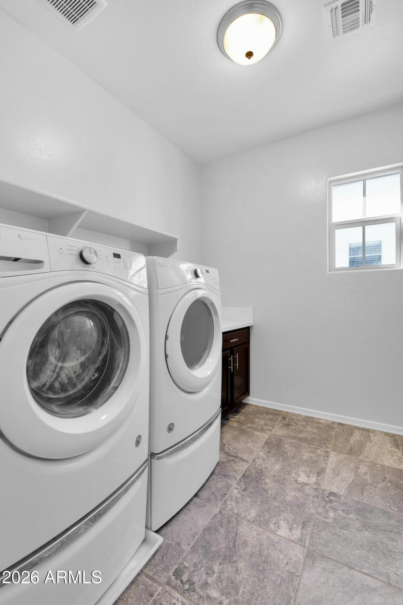 C5B68AF7-FEE5-42AF-B12E-6DD44839121E_1_2