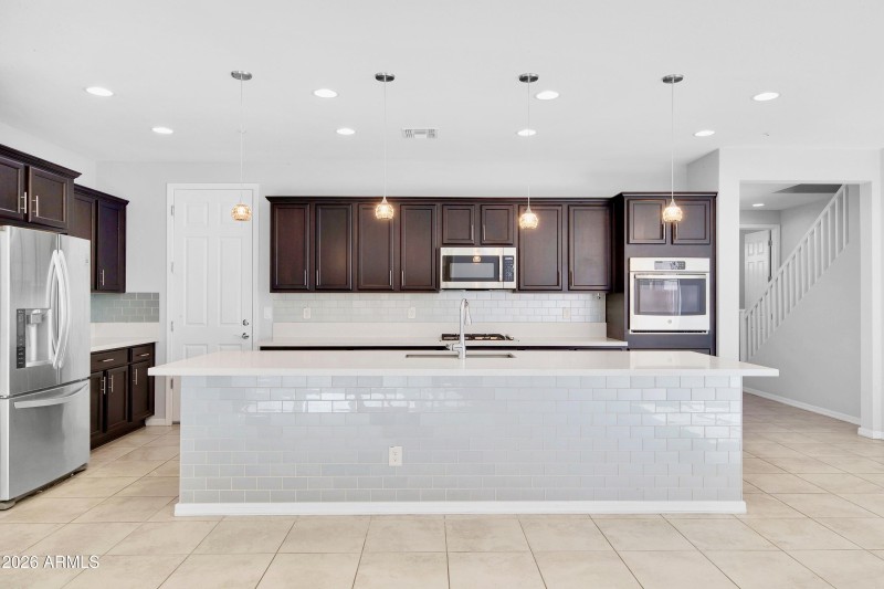 2C9D6E71-D7BF-4EE1-8638-886F10A9522D_1_2