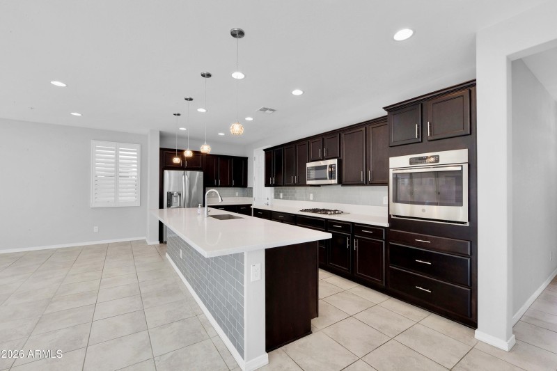 5793283E-6D7E-4528-A15D-A6F3E9AC7B49_1_2