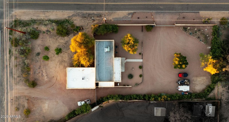 005__385 N Tomahawk Rd