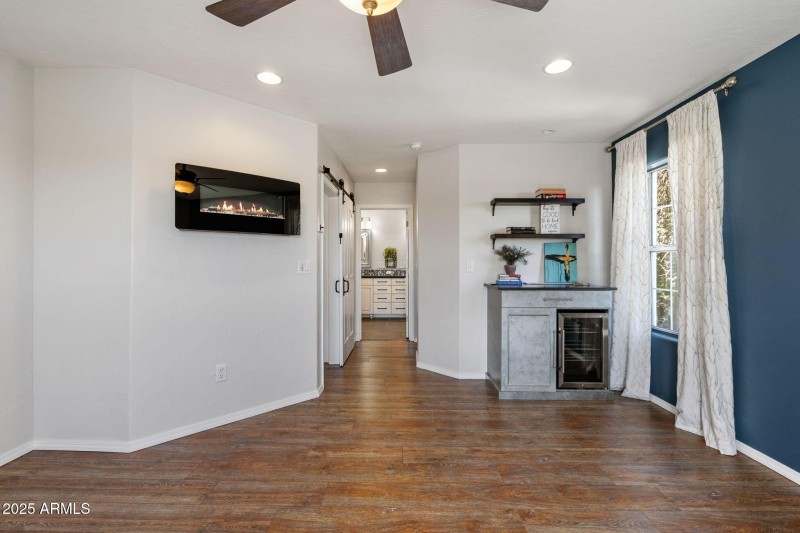 25-Primary Bedroom_2