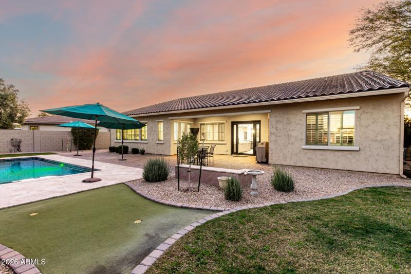 Ugh a putting green?