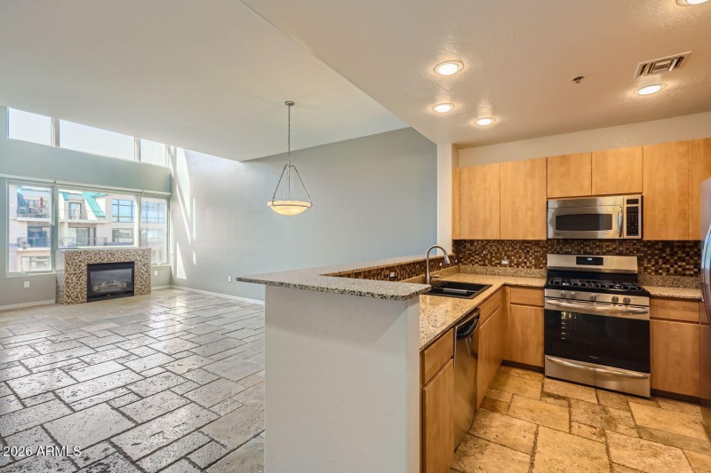 17 W Vernon Ave Unit 615 - Web Quality -