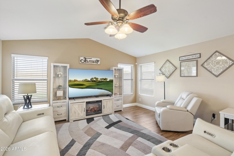 INVITING FAMILY ROOM