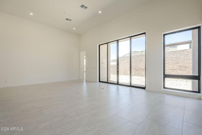 10-web-or-mls-Highland-10