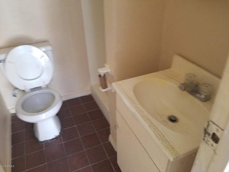 1165 10th Apt 6 little bathroom