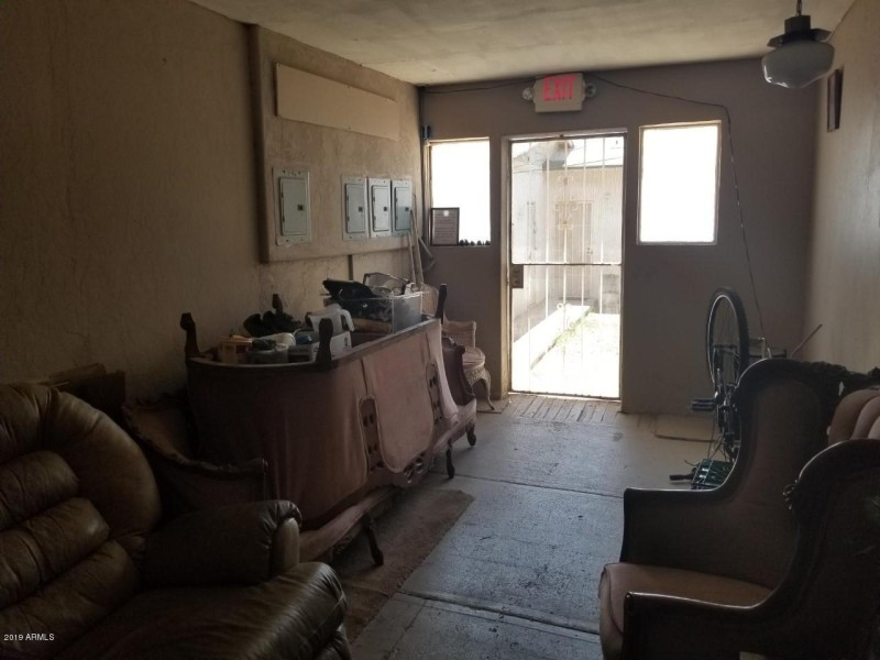 1165 10th back empty room