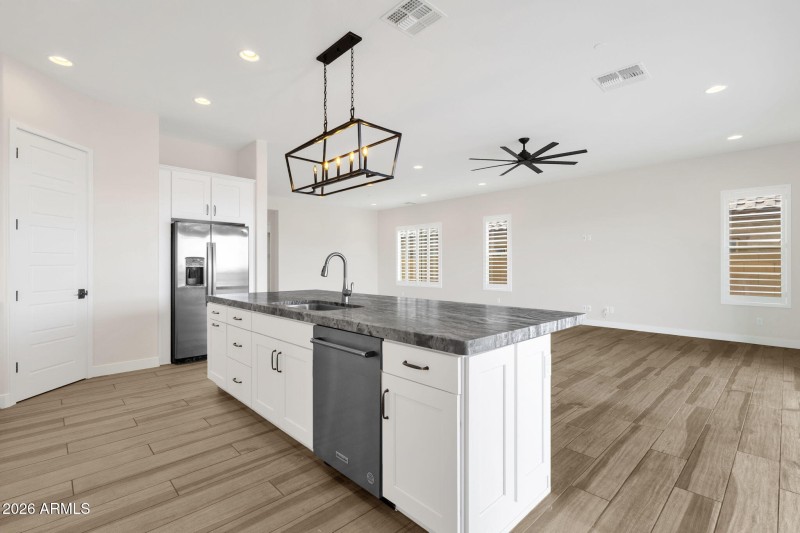 39-web-or-mls-5924-e-redmont-dr