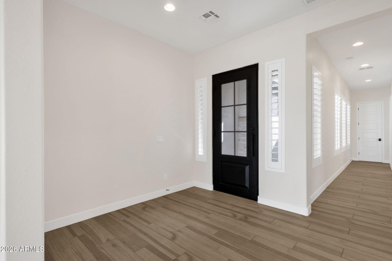 7-web-or-mls-5924-e-redmont-dr