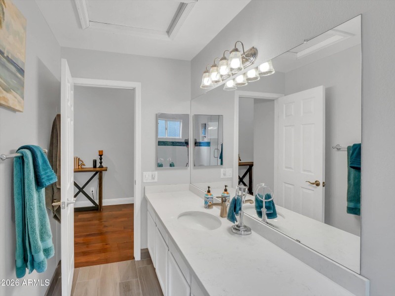 14-14815 S 13th Pl-14