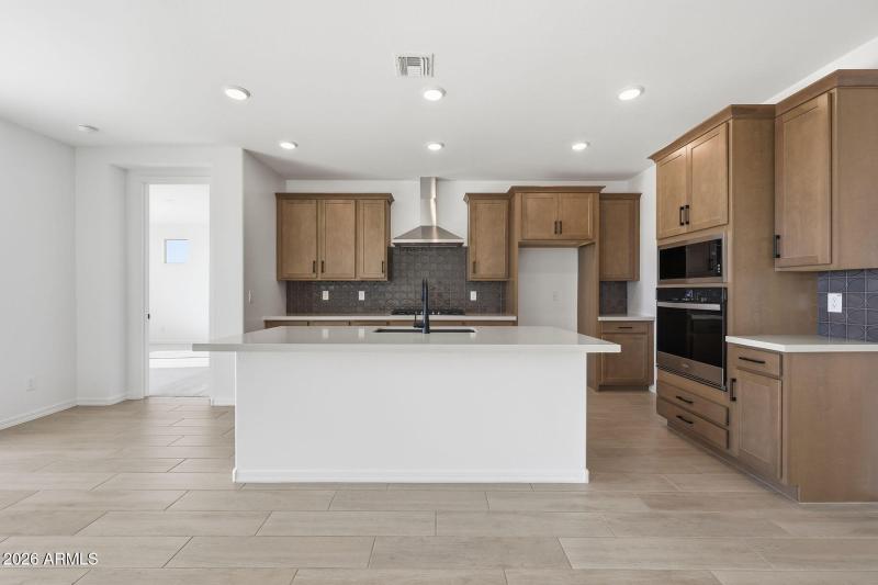 PHX_Landmarke_Lot 1063_Cobalt_705_kitche