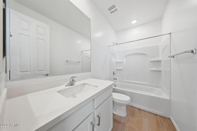 PHX_Landmarke_lot 1064_Pacific_719_bath2