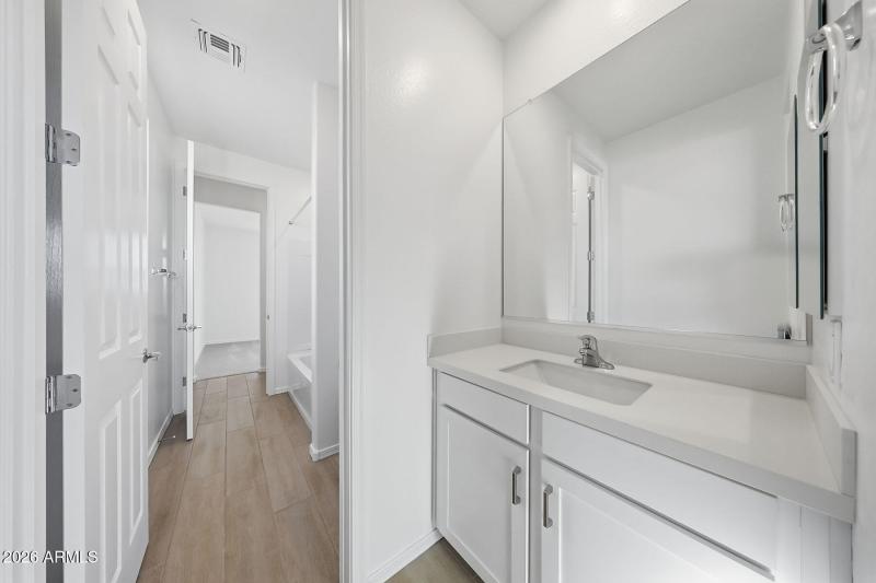 PHX_Landmarke_lot 1064_Pacific_719_Bath3