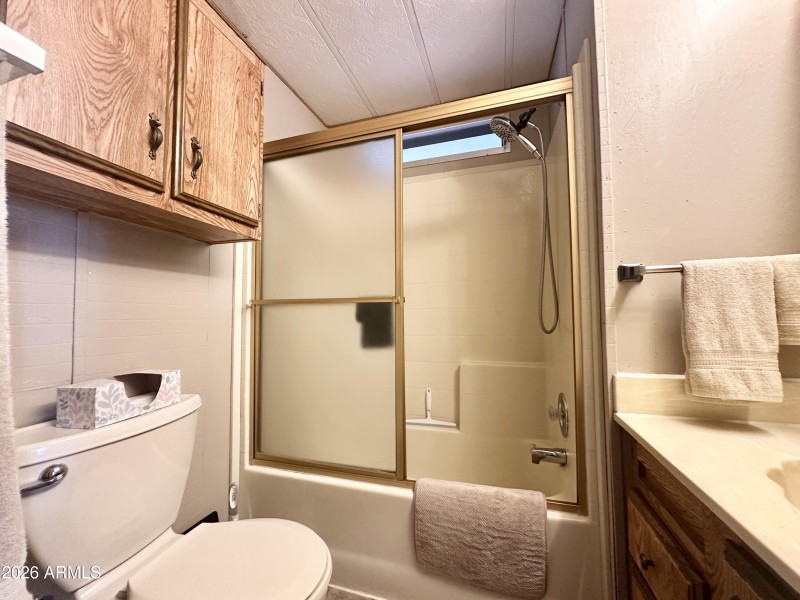 TUB/SHOWER W/SLIDER DOORS