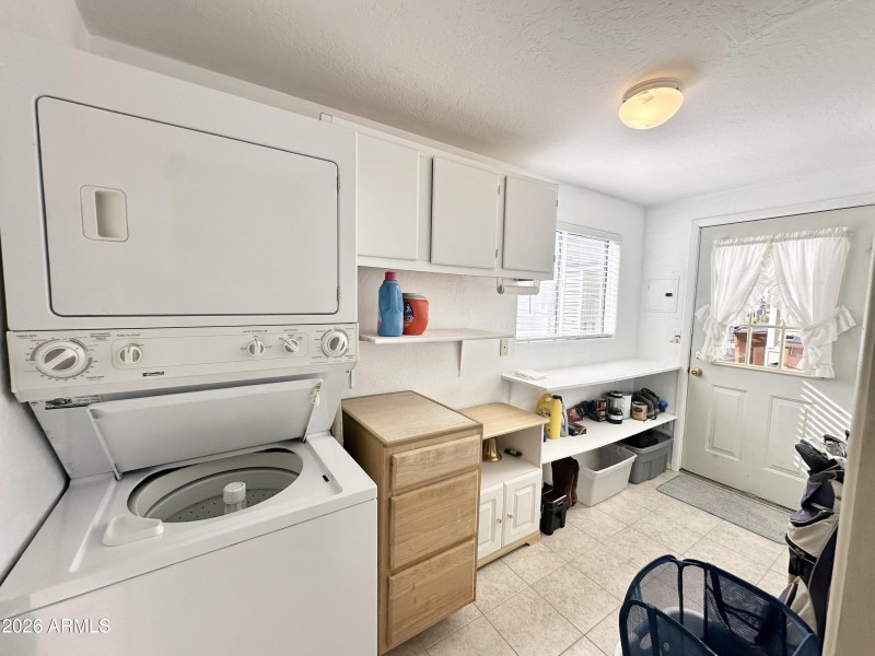 FANTASTIC LAUNDRY AREA