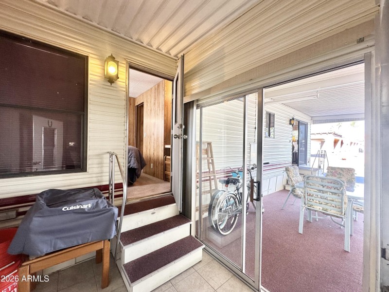 SLIDER BETWEEN PARK MODEL & GUEST AREA