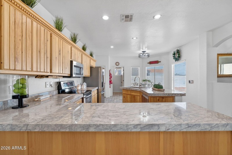 28-web-or-mls-76-W Greasewood St