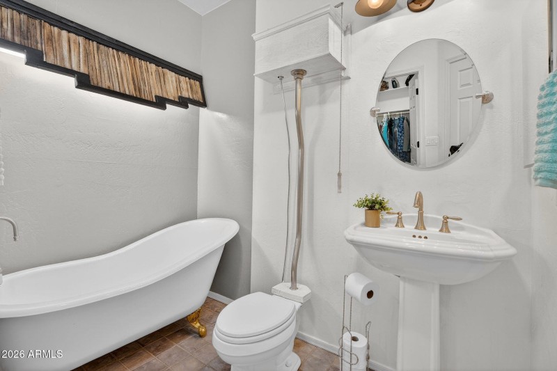 46-web-or-mls-67-W Greasewood St