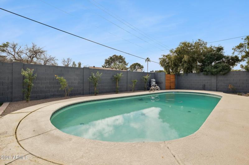 49-web-or-mls-735-e-manhatton-dr