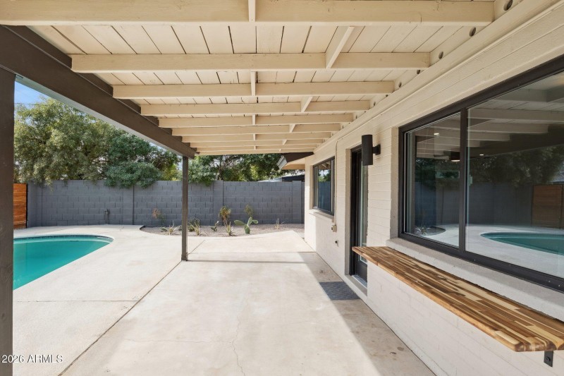 48-web-or-mls-735-e-manhatton-dr