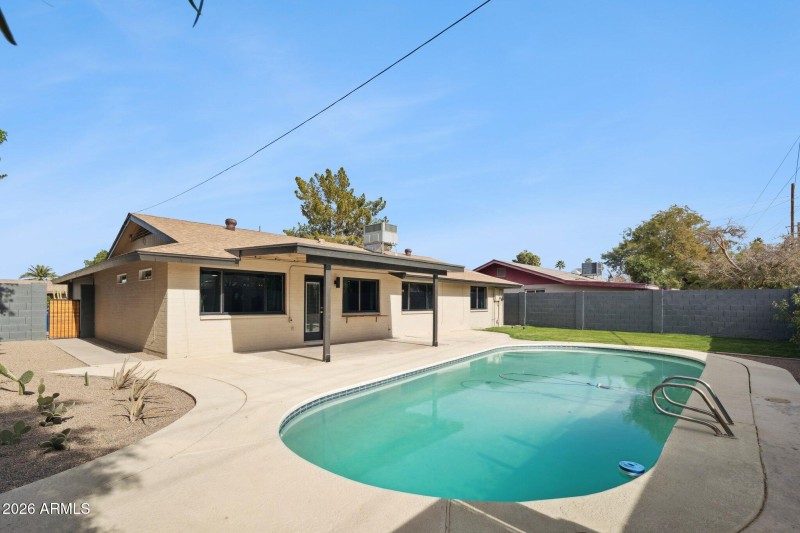 46-web-or-mls-735-e-manhatton-dr