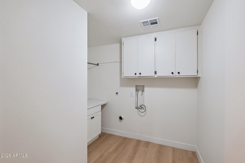 41-web-or-mls-735-e-manhatton-dr