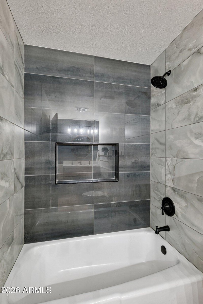 33-web-or-mls-735-e-manhatton-dr